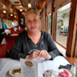 Meet your Posher, Nena